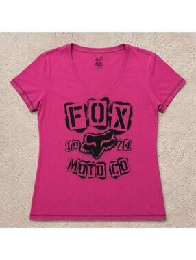 Beautiful grunge Y2K single stitch women’s Fox racing graphic tee.